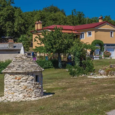 Cozy In With Kitchen Appartement Pićan
