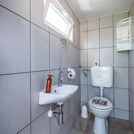 Cozy In With Kitchen Apartment